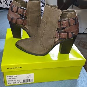 Boots great condition since it has never been used. Gianni bini brand.